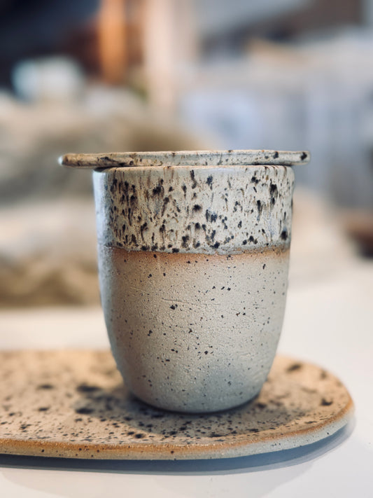 Theeset met mokke, bord, zeefje & 100 gr thee + glazuren