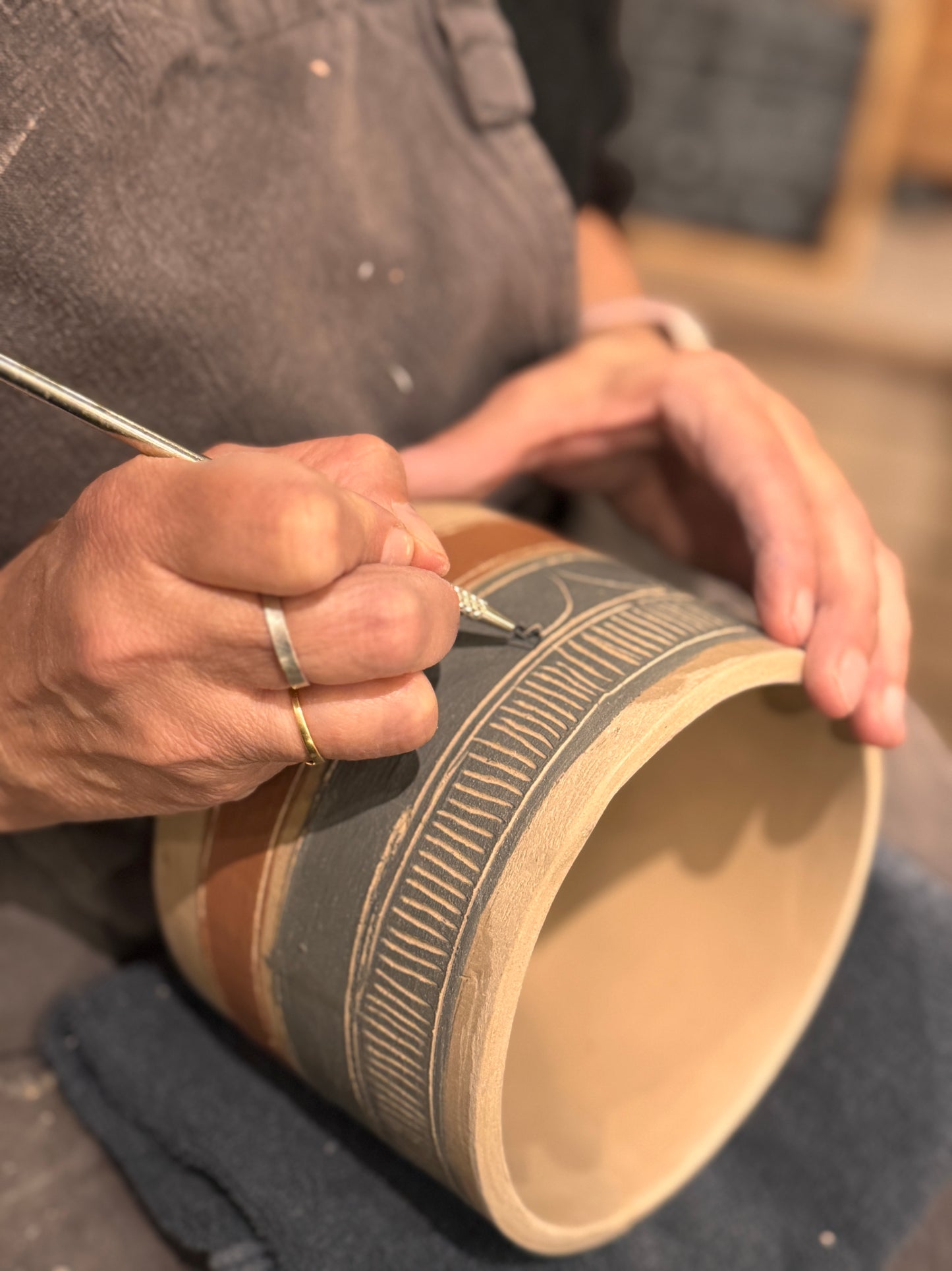 3 plantenpotten met de sgraffito techniek - 3 lessen.