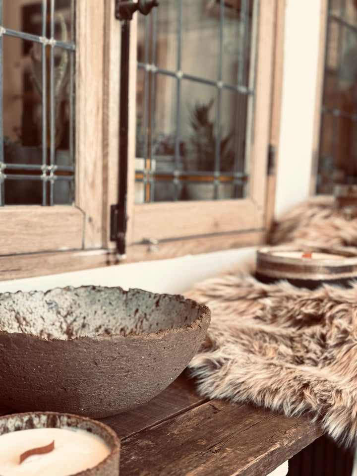 Cursisten werken in de lokale shop van Klei & Koord aan een eigen creatie tijdens een workshop in Menen.